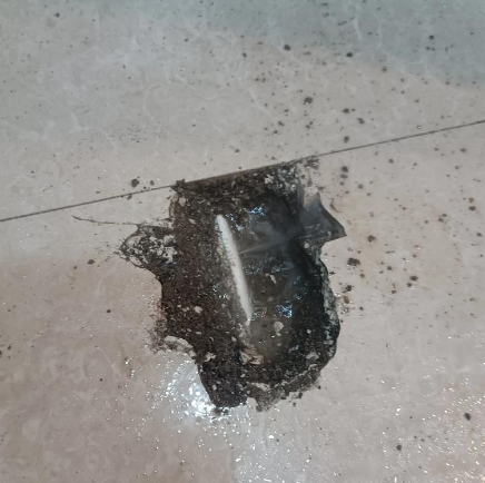 漏水检测现场图：检漏工具应用